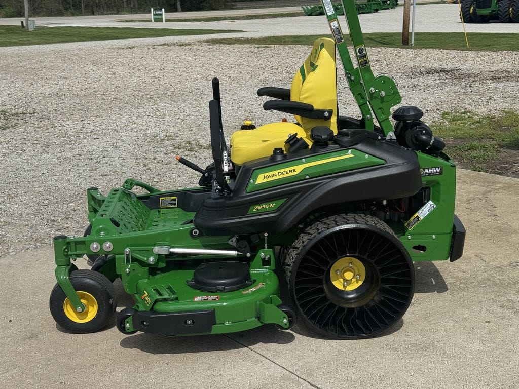 2026 John Deere Z950M Equipment Image0