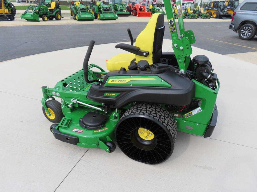 2026 John Deere Z950M Equipment Image0
