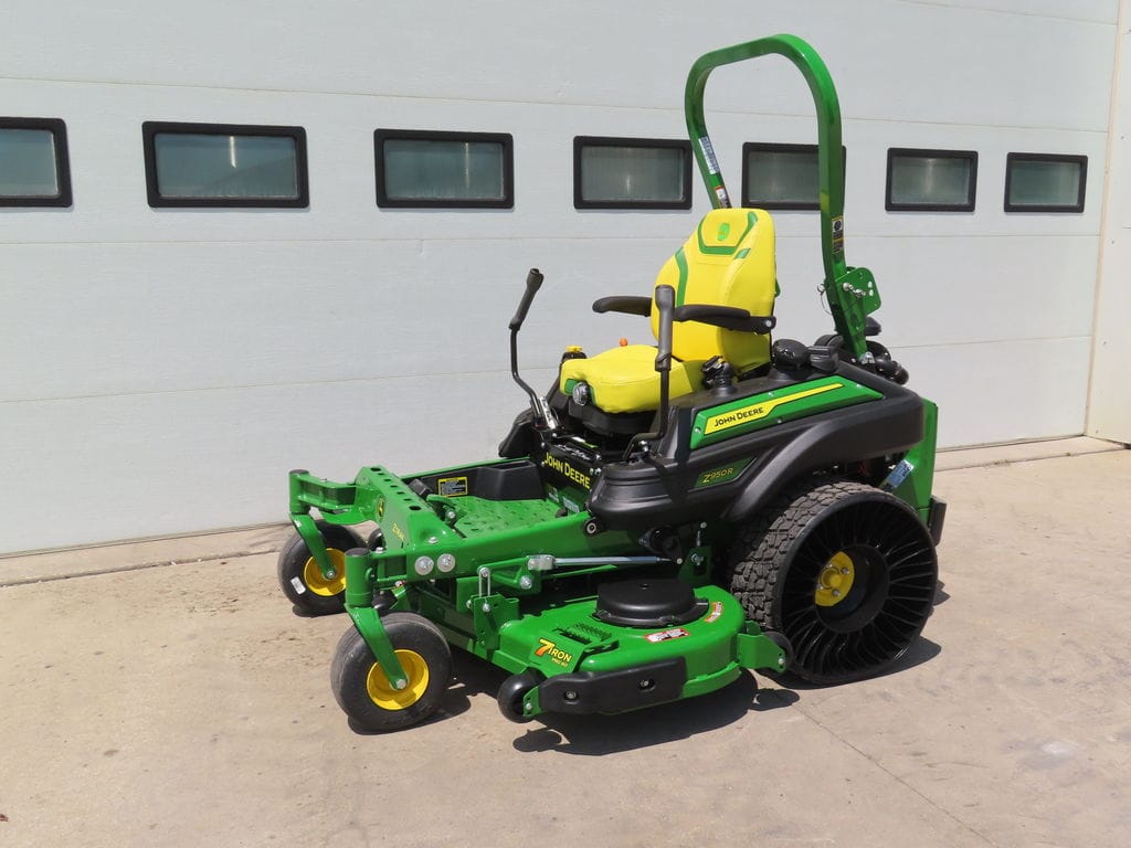 2026 John Deere Z950R Equipment Image0