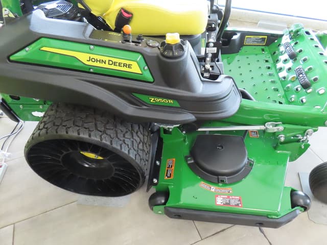 Image of John Deere Z950R equipment image 2