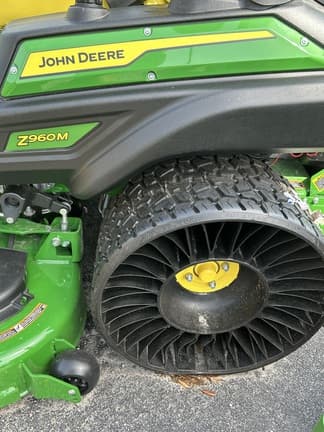Image of John Deere Z960M equipment image 4