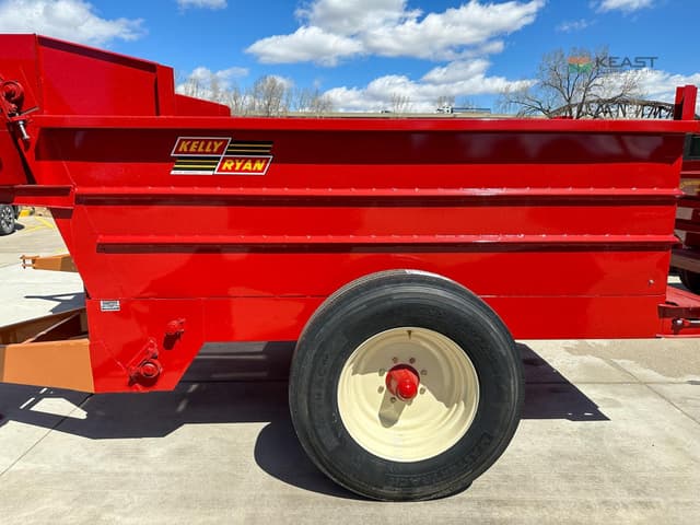 Image of Kelly Ryan Feed-R-Wagon equipment image 1