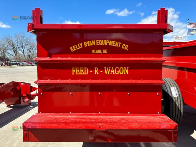 Image of Kelly Ryan Feed-R-Wagon equipment image 4