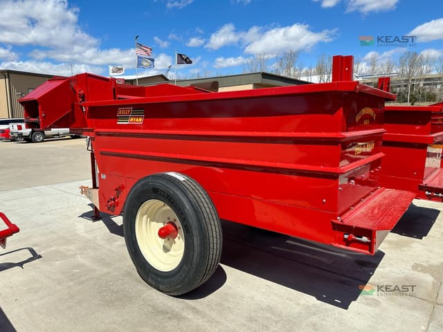 Image of Kelly Ryan Feed-R-Wagon equipment image 2
