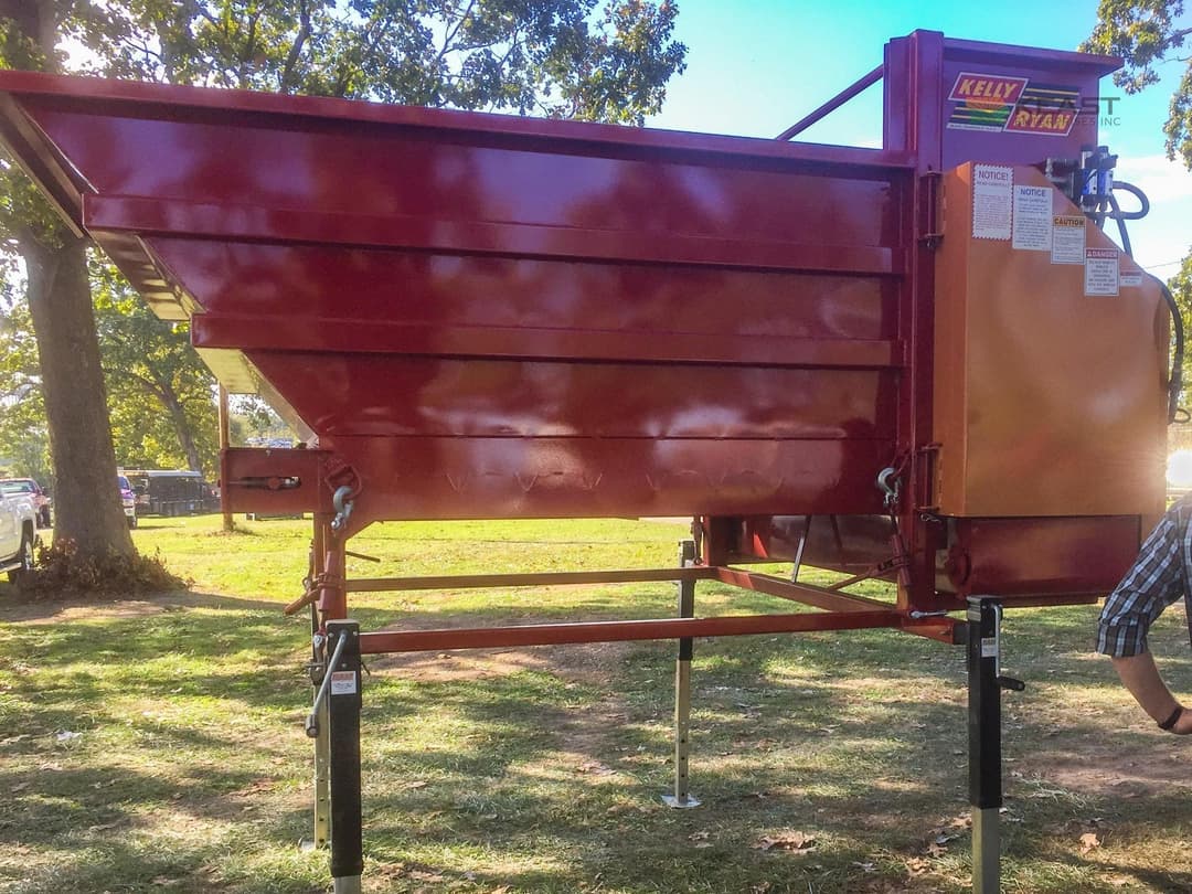 Image of Kelly Ryan Feed-R-Wagon Image 1