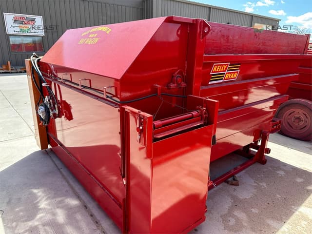Image of Kelly Ryan Feed-R-Wagon equipment image 4