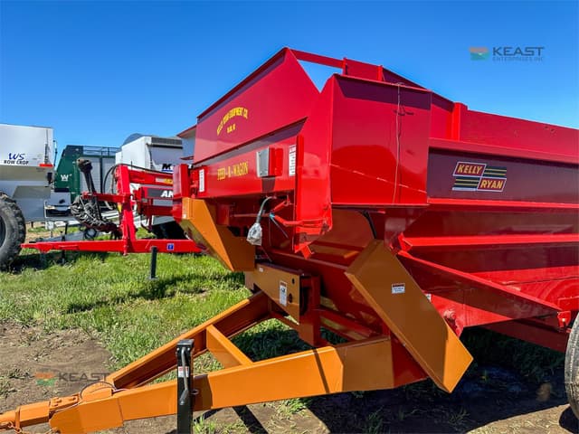 Image of Kelly Ryan Feed-R-Wagon equipment image 4