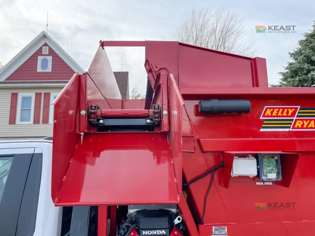 Image of Kelly Ryan Feed-R-Wagon equipment image 2