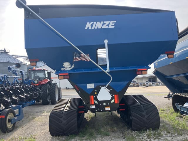Image of Kinze 1121 equipment image 3