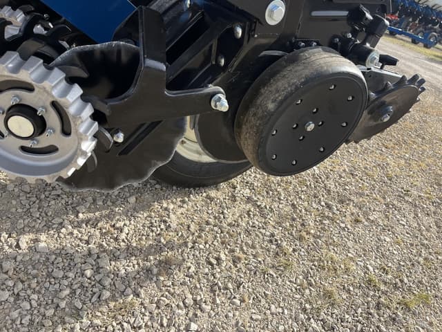 Image of Kinze 3005 equipment image 3