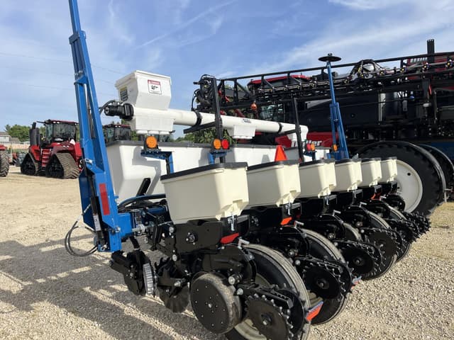 Image of Kinze 3005 equipment image 1
