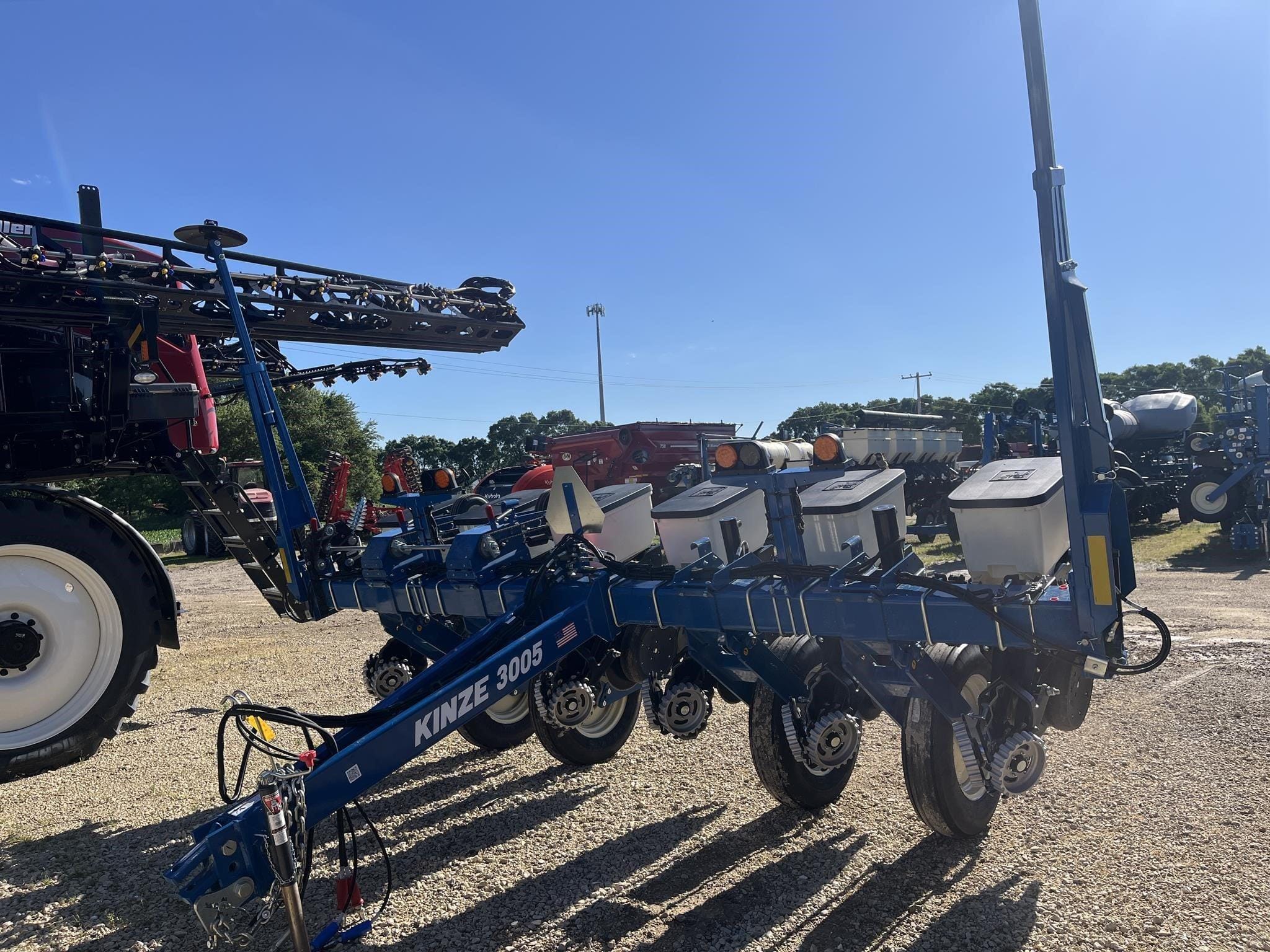 2026 Kinze 3005 Equipment Image0