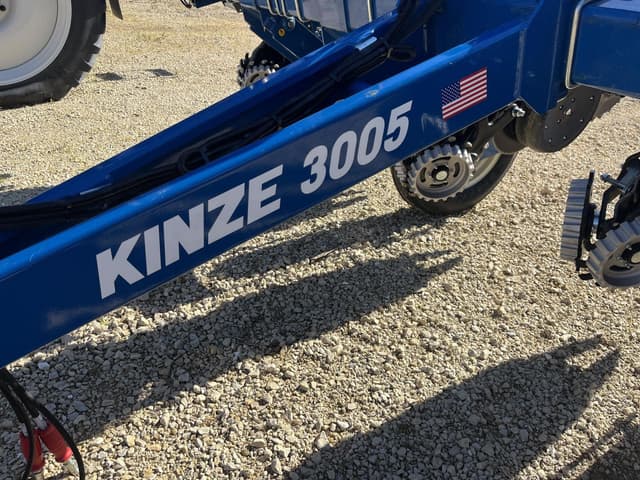 Image of Kinze 3005 equipment image 2