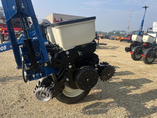 Image of Kinze 3005 equipment image 1