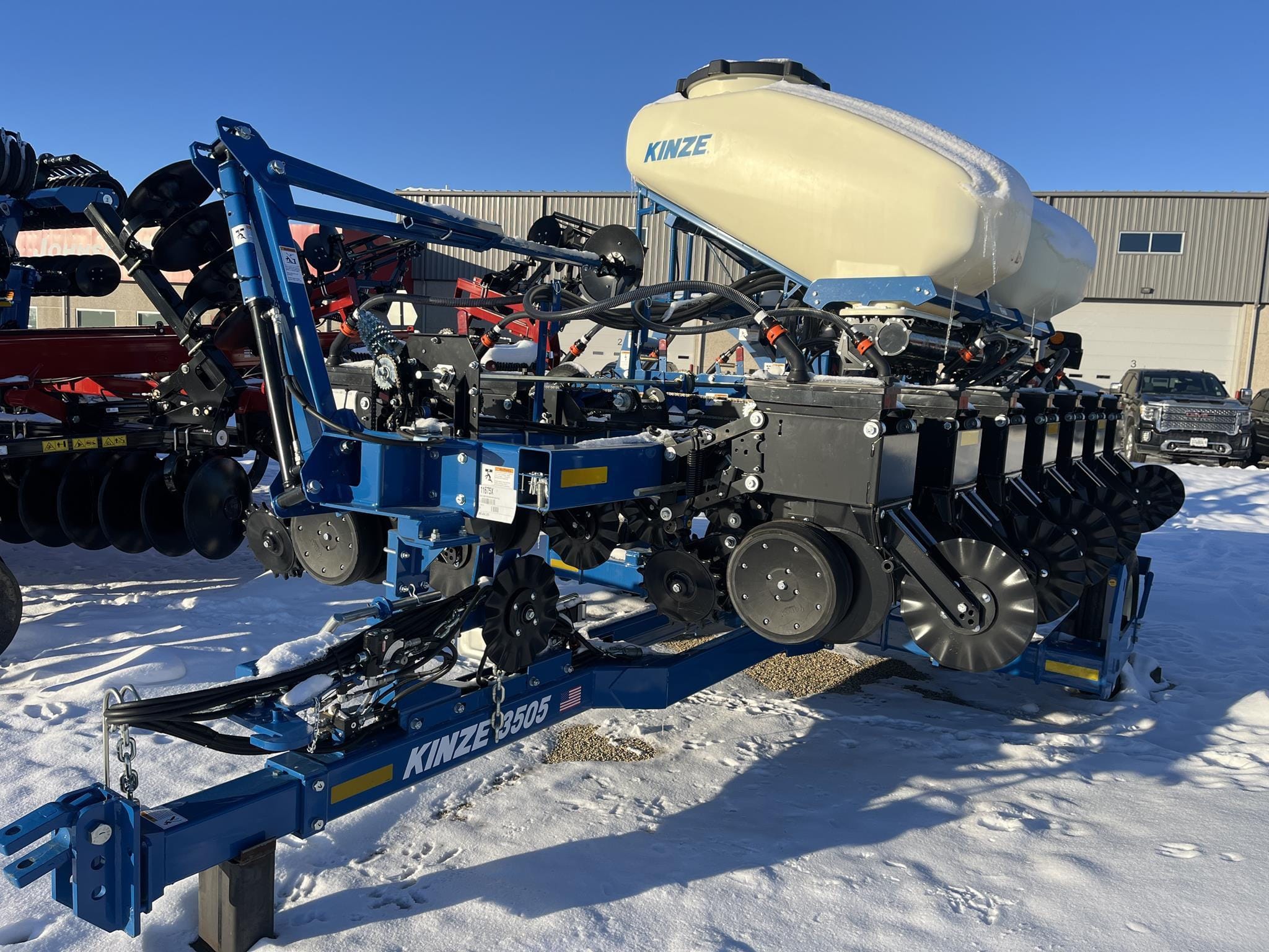 2026 Kinze 3505 Equipment Image0