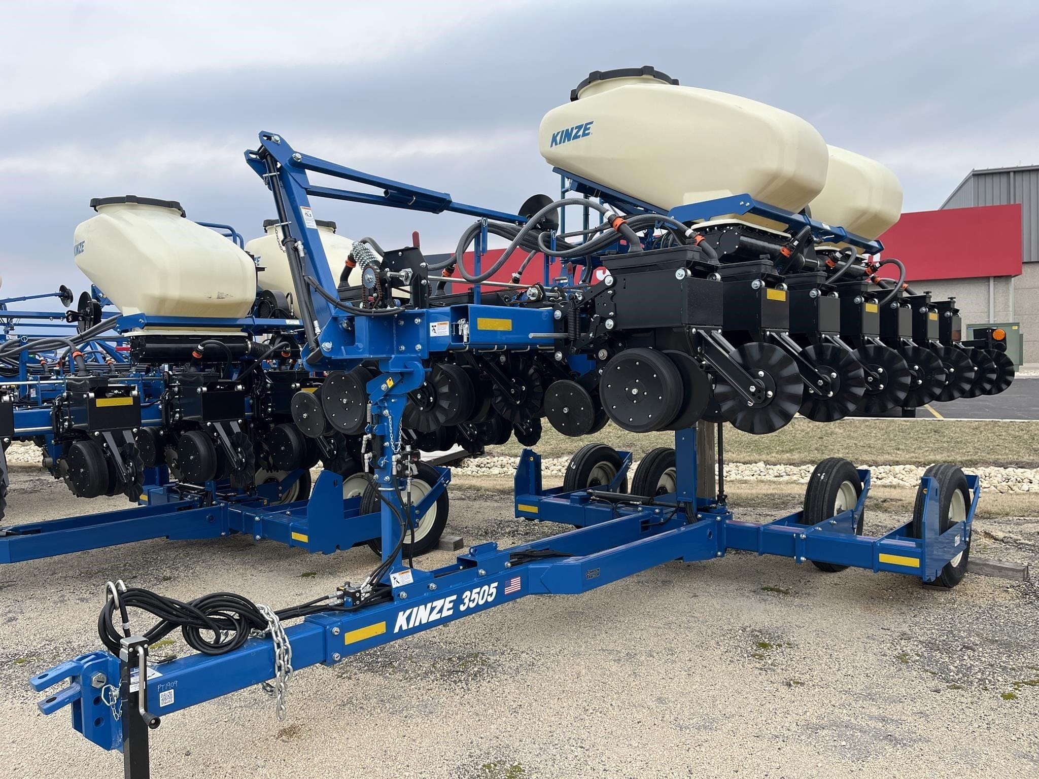 2026 Kinze 3505 Equipment Image0