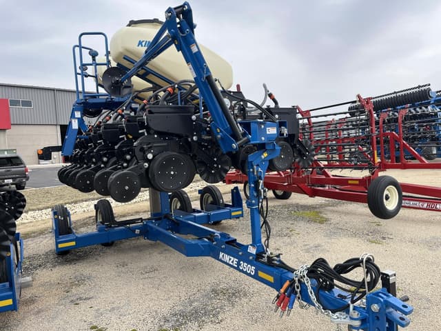 Image of Kinze 3505 equipment image 1