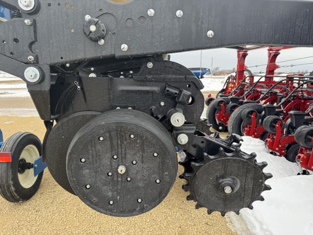 Image of Kinze 3505 equipment image 4