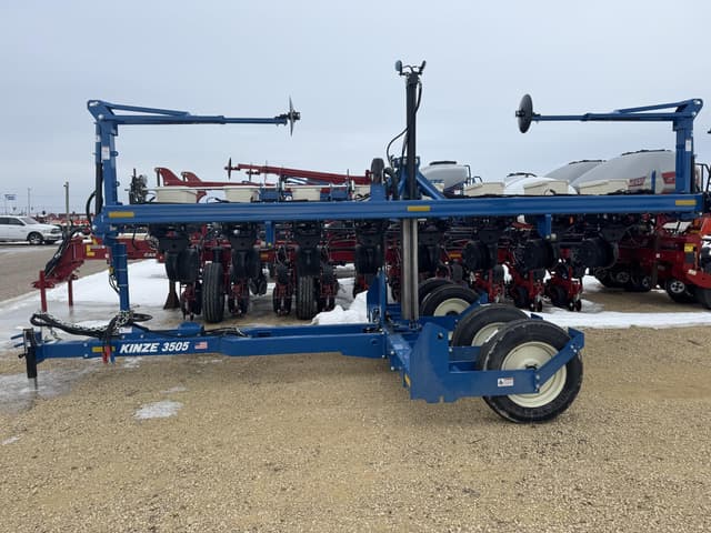 Image of Kinze 3505 equipment image 1