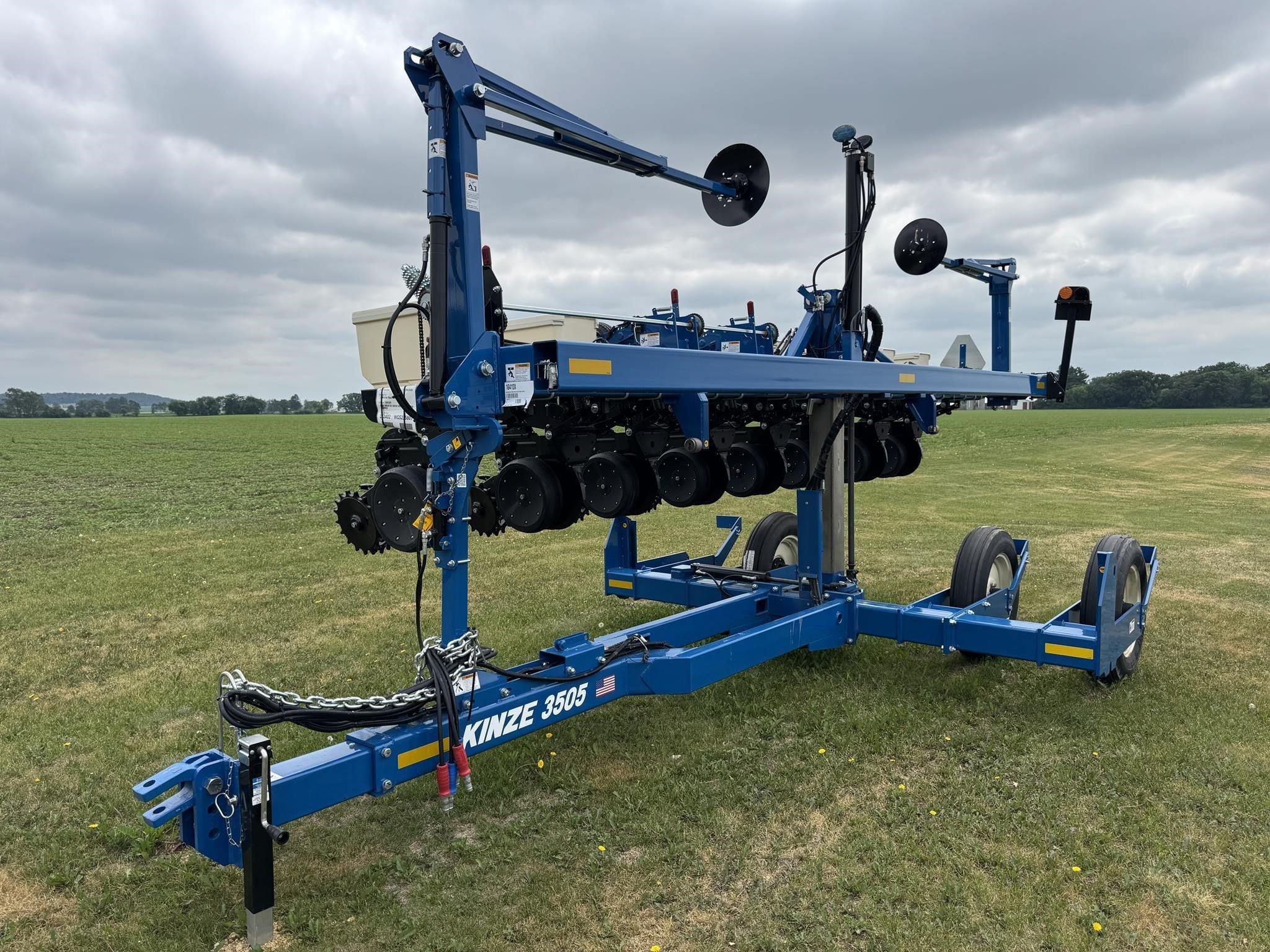 2026 Kinze 3505 Equipment Image0