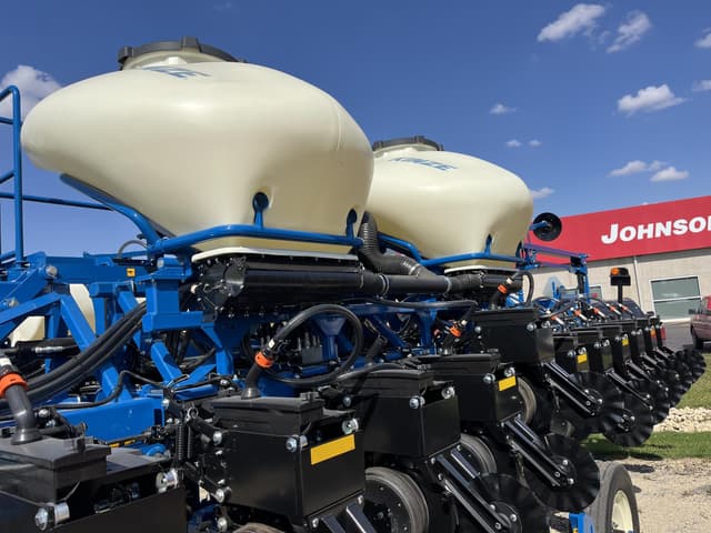 Image of Kinze 3605 equipment image 4