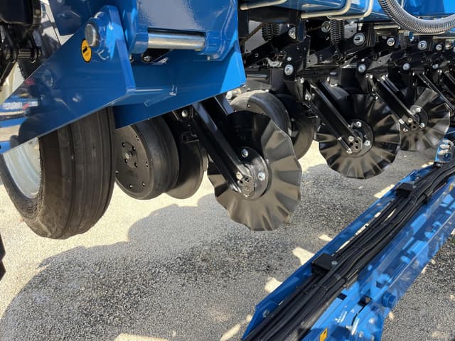 Image of Kinze 3605 equipment image 3