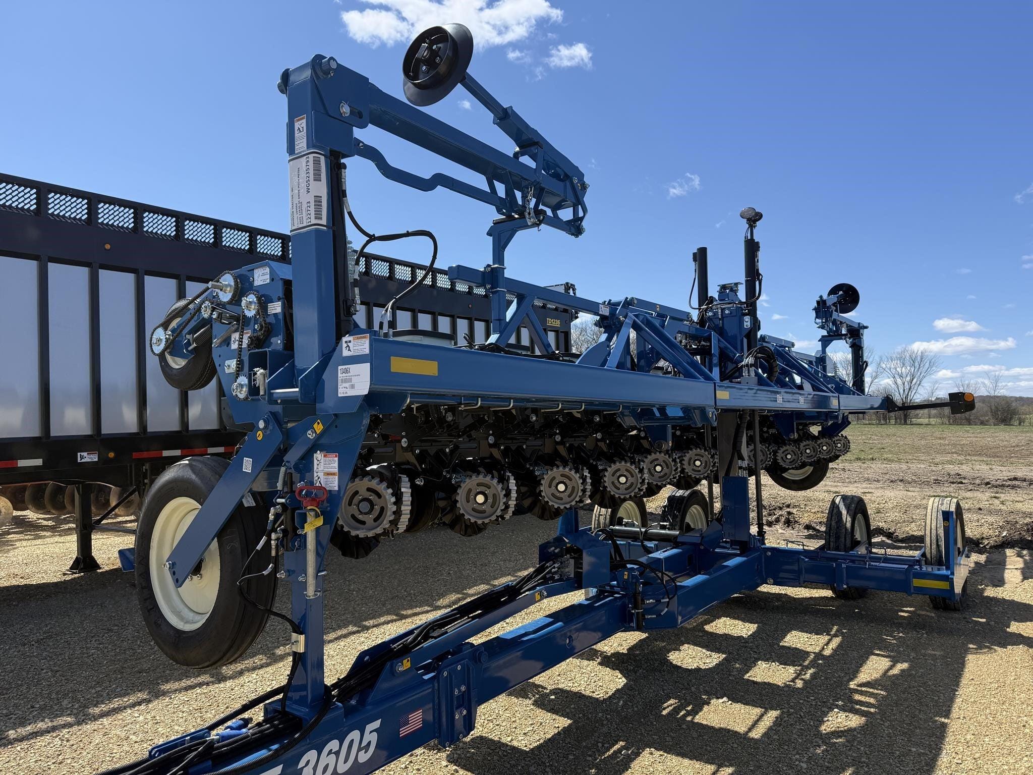 2026 Kinze 3605 Equipment Image0