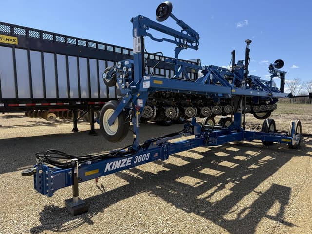 Image of Kinze 3605 equipment image 4