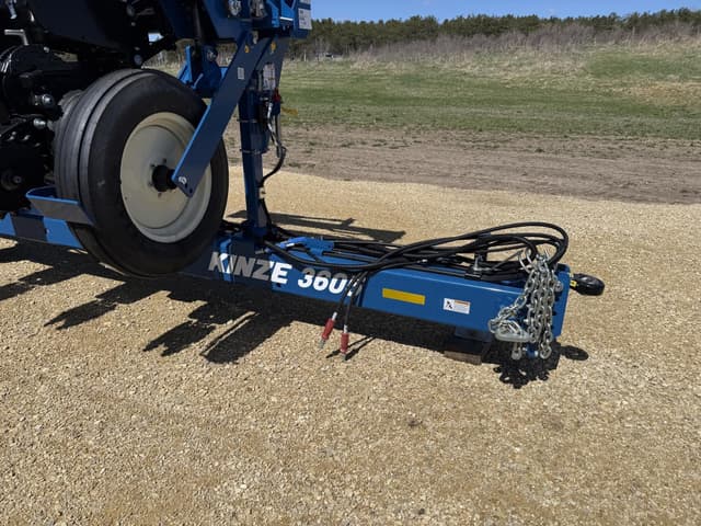 Image of Kinze 3605 equipment image 3