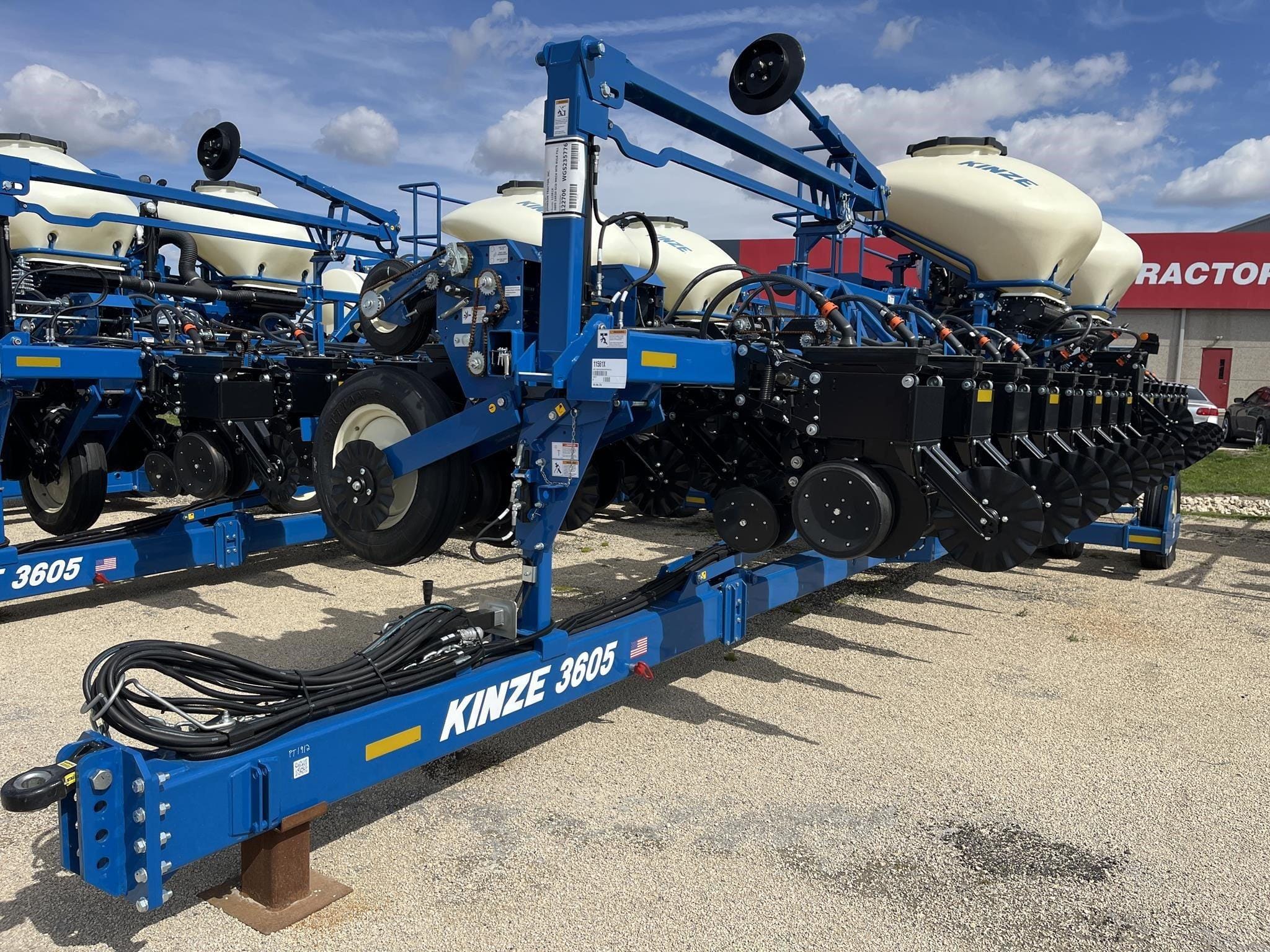 2026 Kinze 3605 Equipment Image0