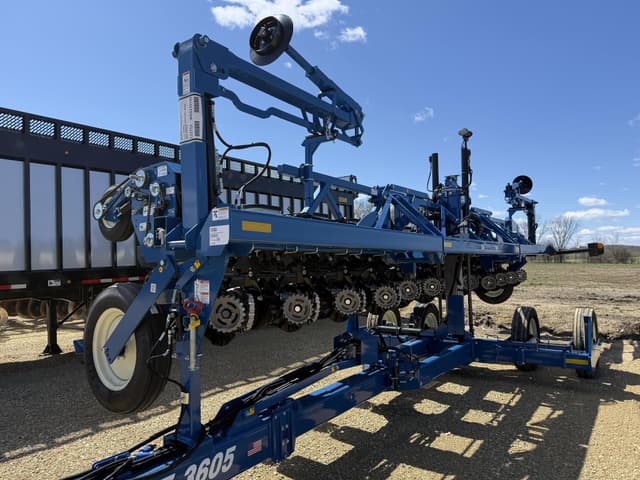 Image of Kinze 3605 equipment image 1