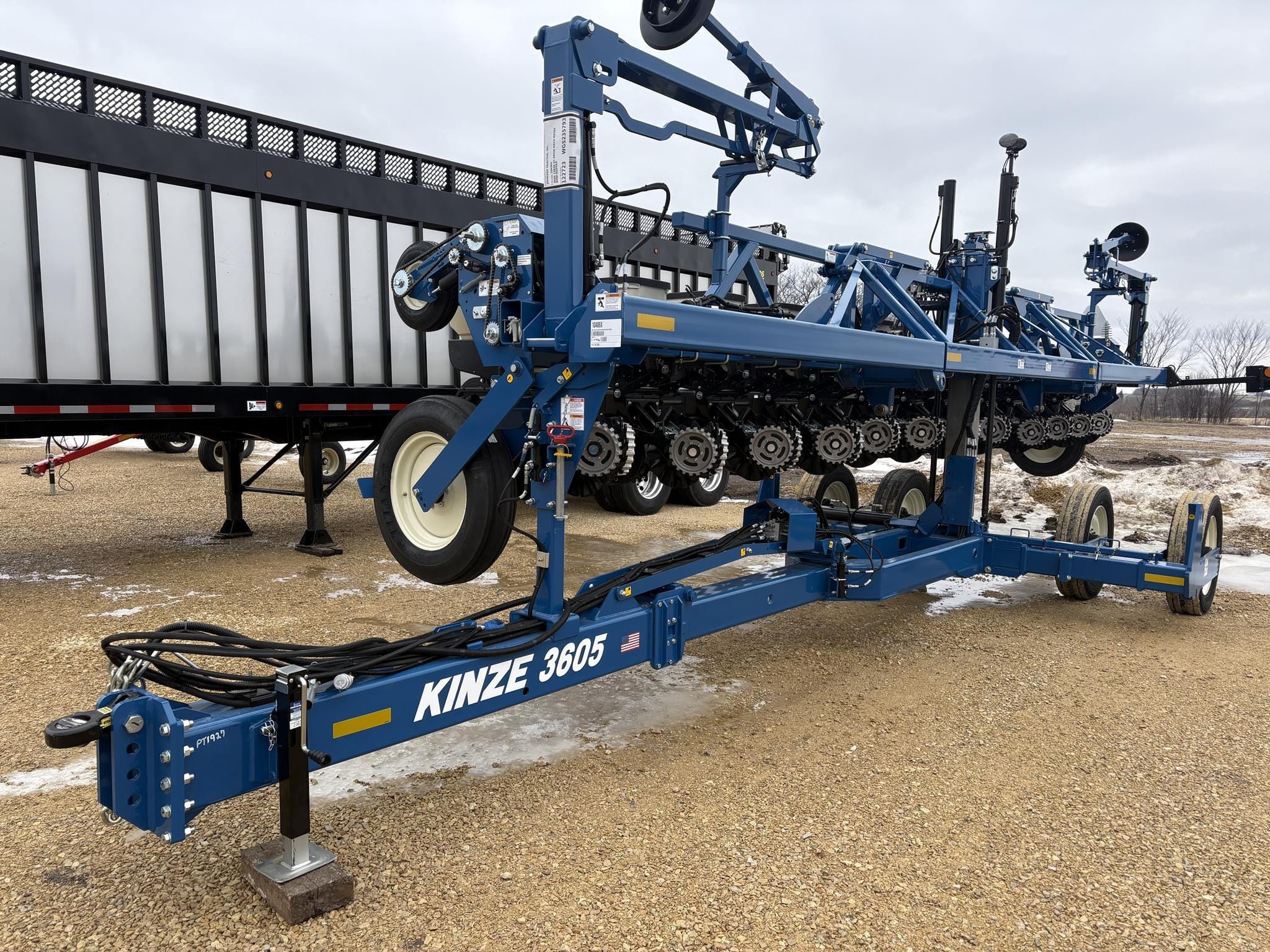 2026 Kinze 3605 Equipment Image0