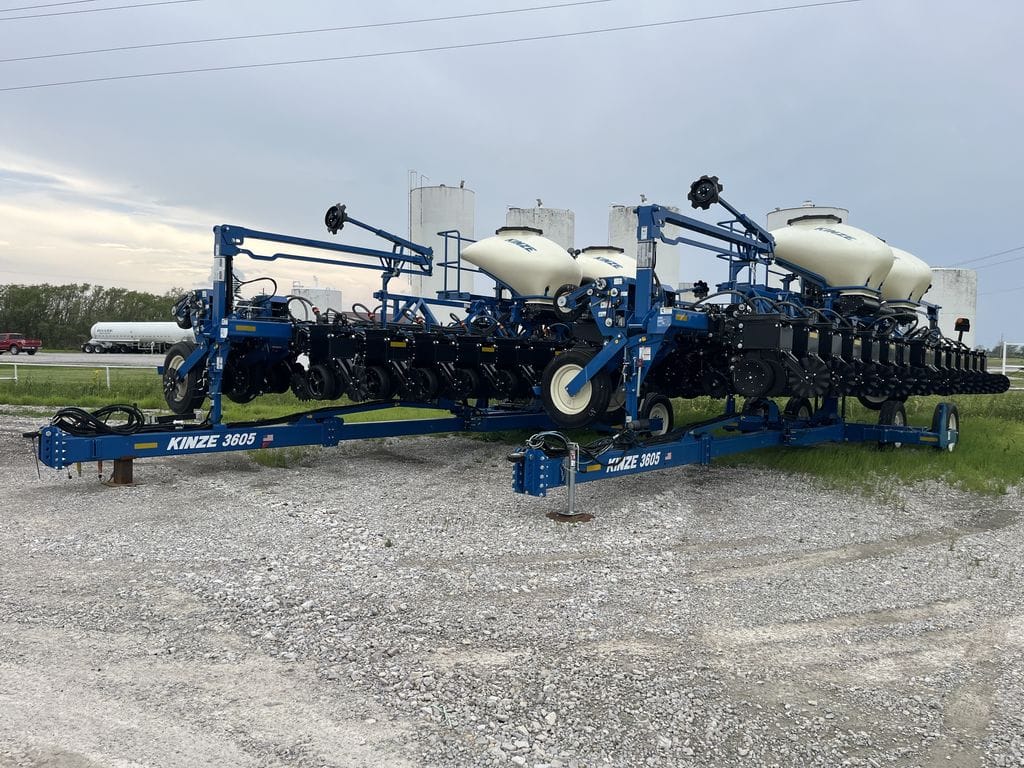 2026 Kinze 3605 Equipment Image0