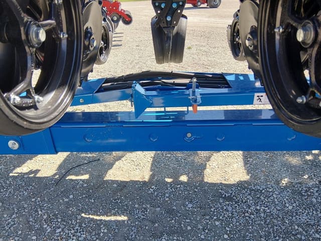 Image of Kinze 5670 equipment image 3