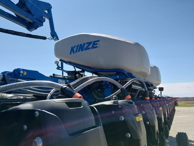 Image of Kinze 5670 equipment image 2