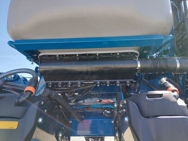 Image of Kinze 5670 equipment image 4