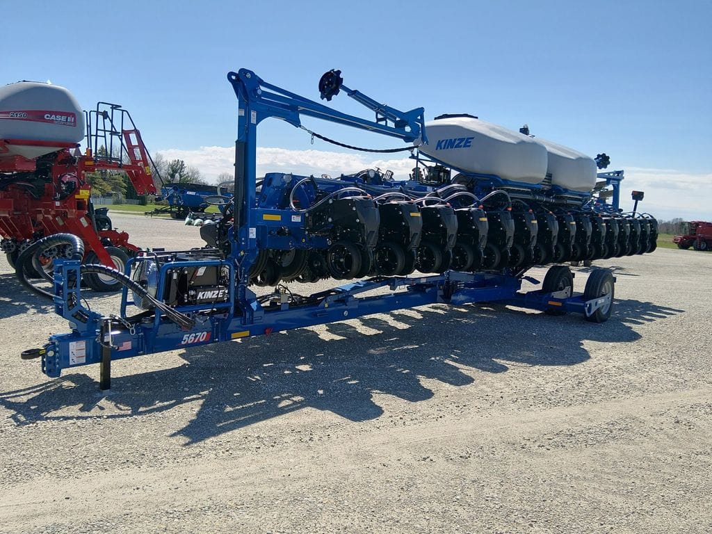 2026 Kinze 5670 Equipment Image0