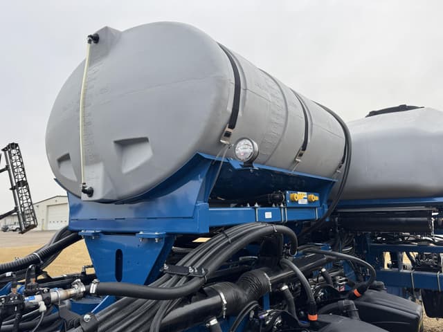 Image of Kinze 5900 equipment image 3