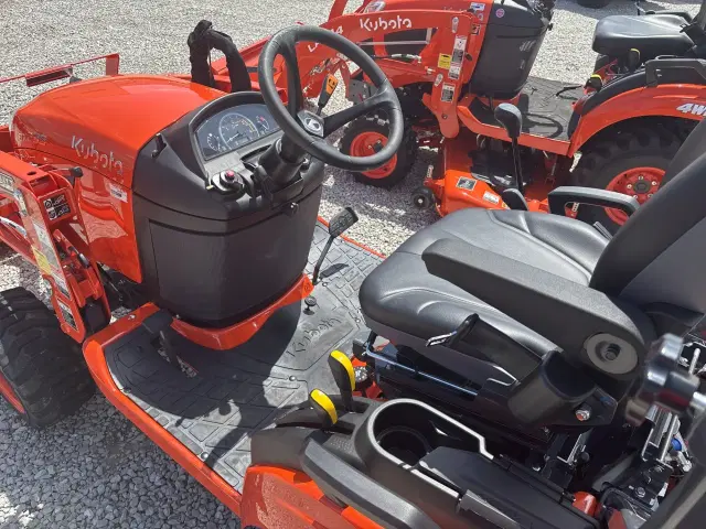 Image of Kubota BX23SLSB-R equipment image 4