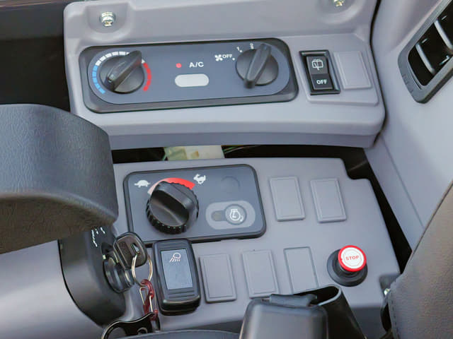 Image of Kubota KX033-4 equipment image 3