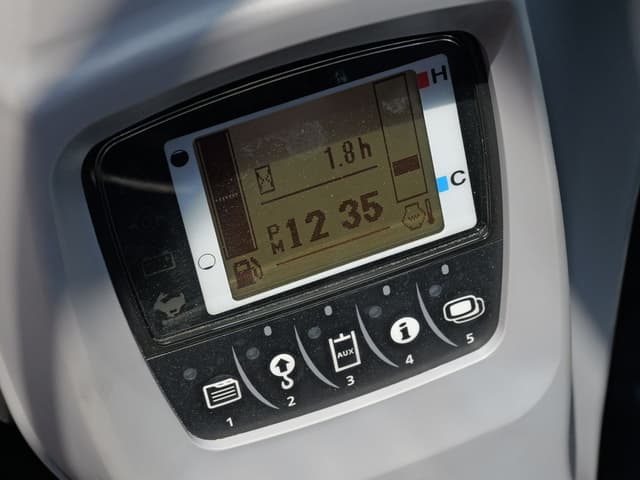 Image of Kubota KX033-4 equipment image 4