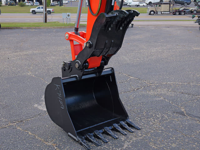 Image of Kubota KX080-5 equipment image 4