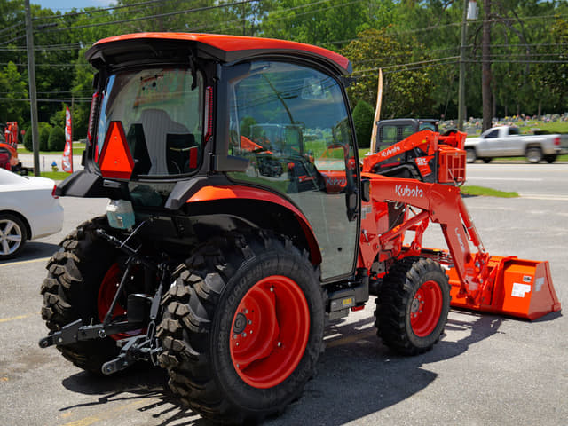 Image of Kubota L3770 Deluxe equipment image 2