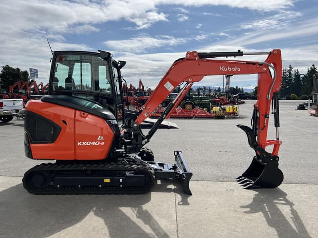 Image of Kubota KX040-4R3A equipment image 4