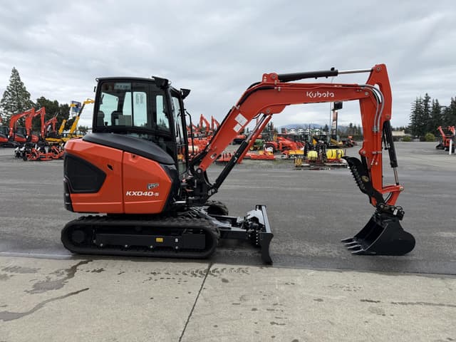 Image of Kubota KX040-5 equipment image 4