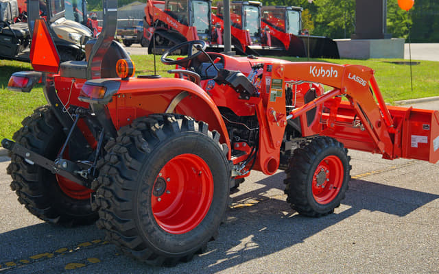 Image of Kubota L2501 equipment image 3