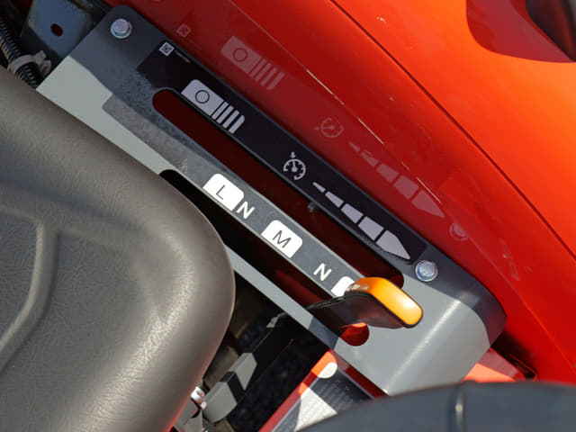 Image of Kubota L3302 equipment image 4