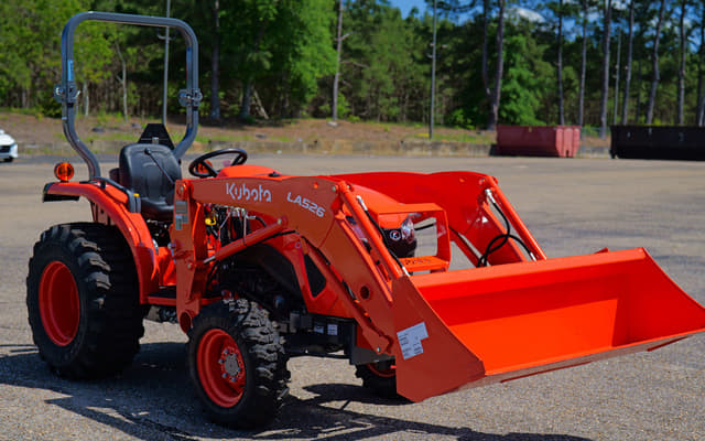 Image of Kubota L3302 equipment image 1