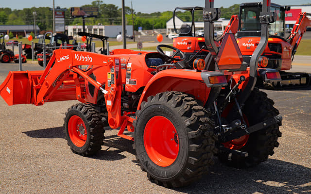 Image of Kubota L3302 equipment image 3