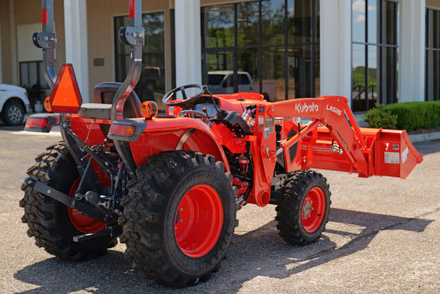 Image of Kubota L3302 equipment image 2
